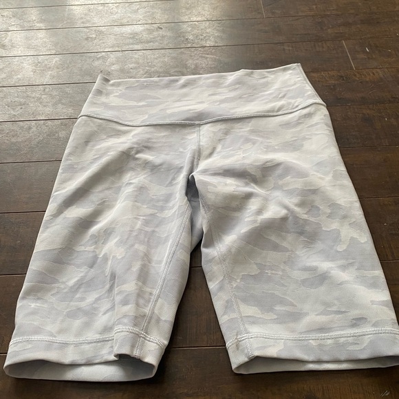 Lululemon Wunder Under High rise shorts - Picture 6 of 10